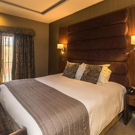 The Mere Golf Resort & Spa ภายนอก รูปภาพ