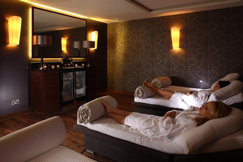 The Mere Golf Resort & Spa ภายนอก รูปภาพ