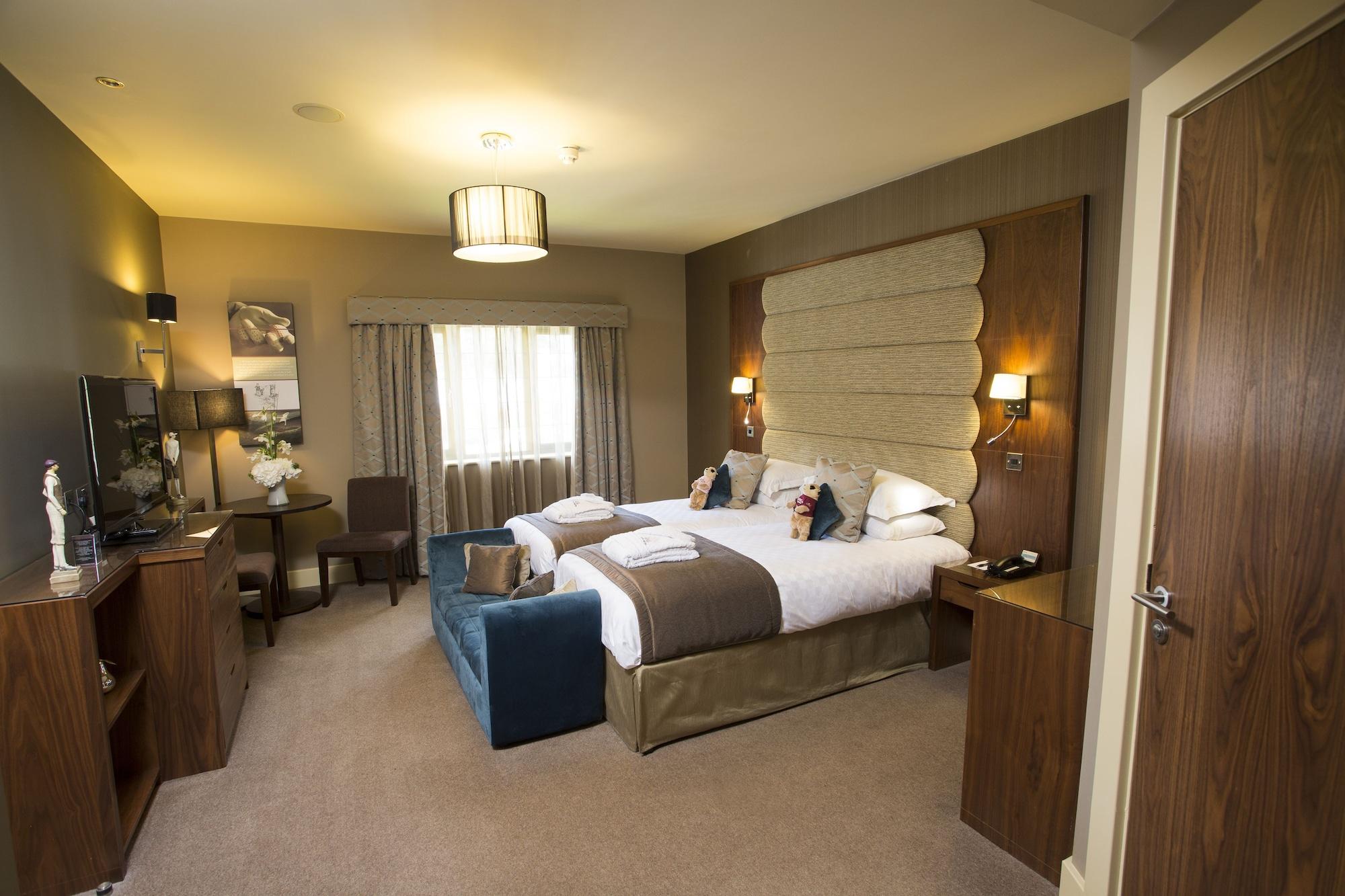 The Mere Golf Resort & Spa ภายนอก รูปภาพ
