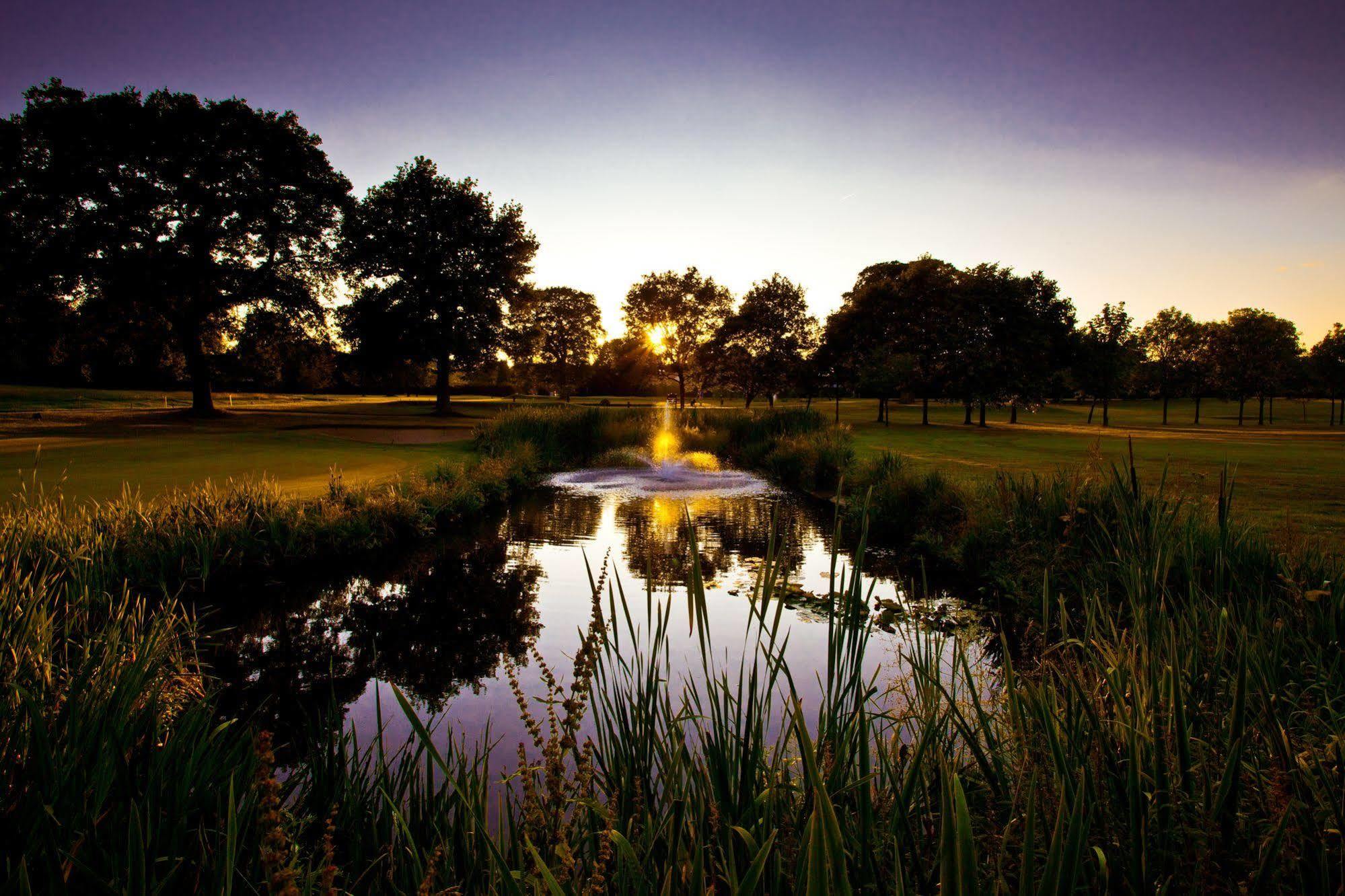 The Mere Golf Resort & Spa ภายนอก รูปภาพ